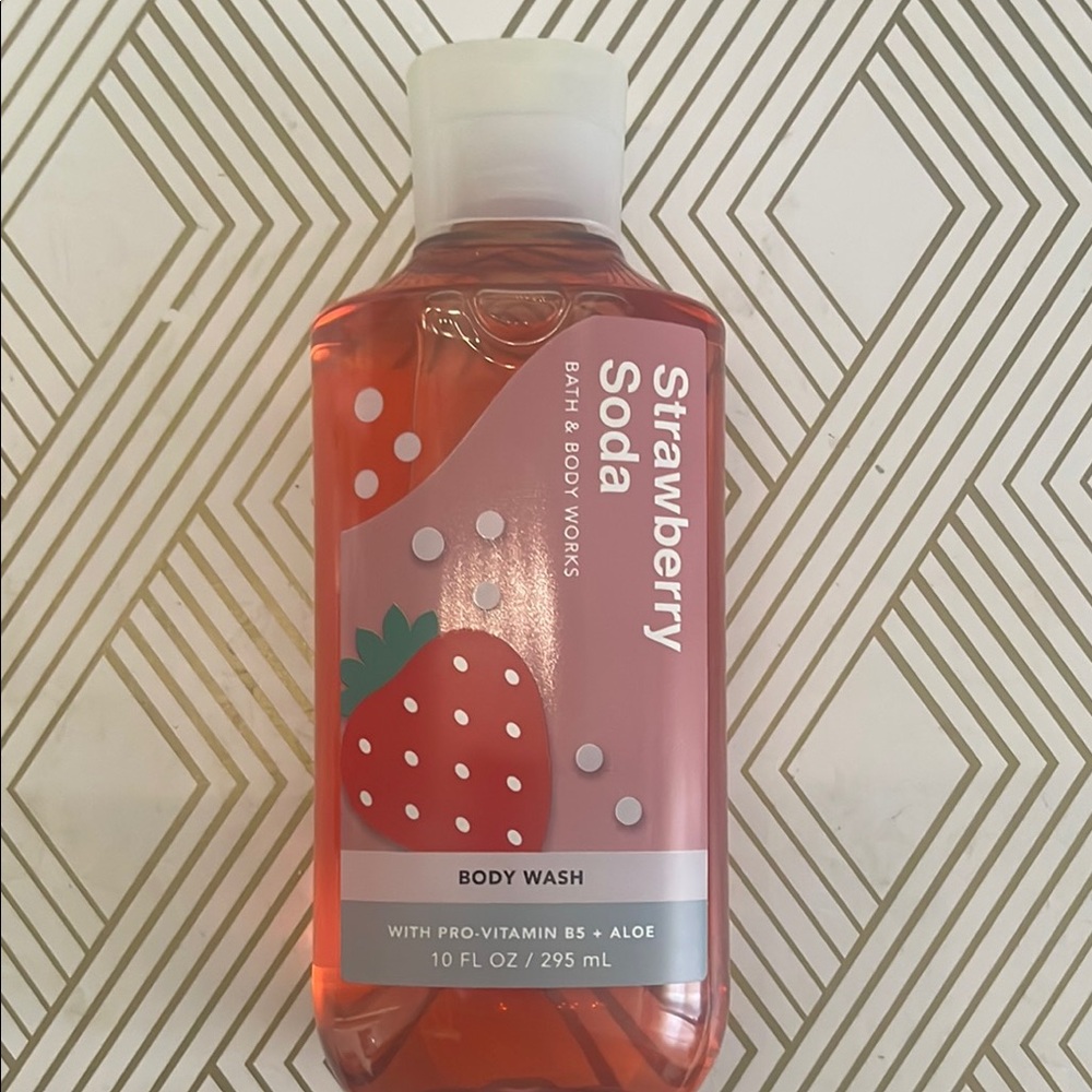 Bath & Body Works Strawberry Soda Body Wash - Red